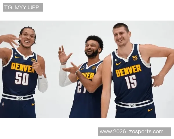 约基奇倒下后昔日好友现身邪魅一笑引发赛场风波